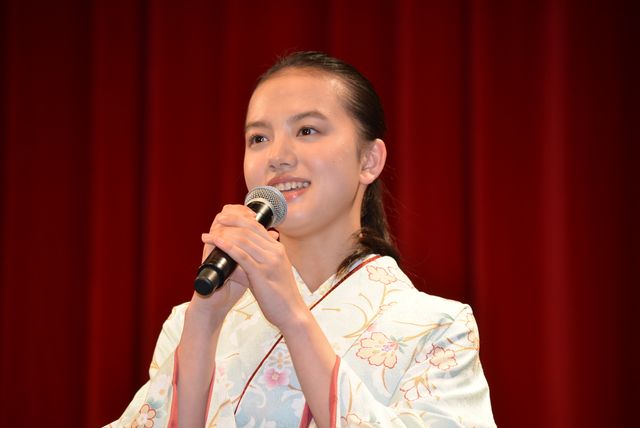 広瀬すず劇中の和装で登場『ちはやふる　－結び－』完成披露試写会舞台あいさつ（15枚目）