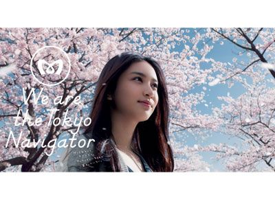 桜が美しい、武井咲が登場する東京メトロ広告キャンペーンの駅ばりポスター