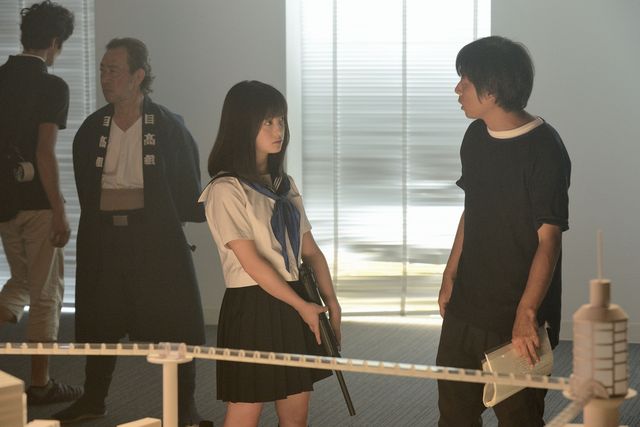 橋本環奈、涙のクランクアップ！『セーラー服と機関銃　－卒業－』撮影現場フォトギャラリー（4枚目）