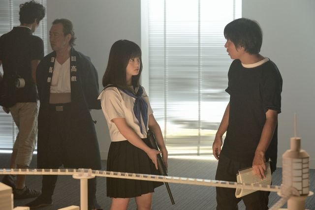 橋本環奈、涙のクランクアップ！『セーラー服と機関銃　－卒業－』撮影現場フォトギャラリー（5枚目）