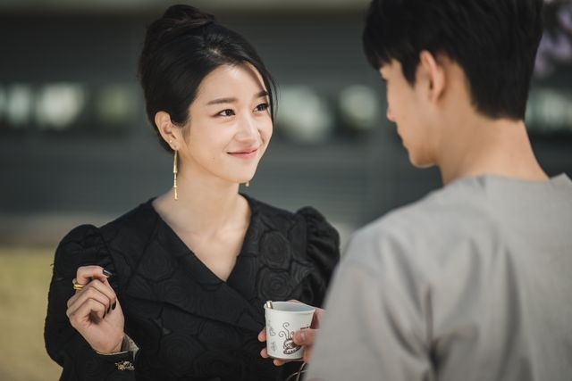 人間離れした美貌！「サイコだけど大丈夫」キム・スヒョン＆ソ・イェジ劇中カット（5枚目）