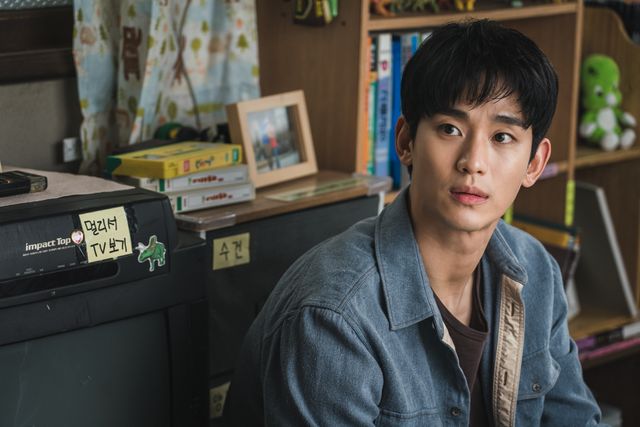 人間離れした美貌！「サイコだけど大丈夫」キム・スヒョン＆ソ・イェジ劇中カット（9枚目）