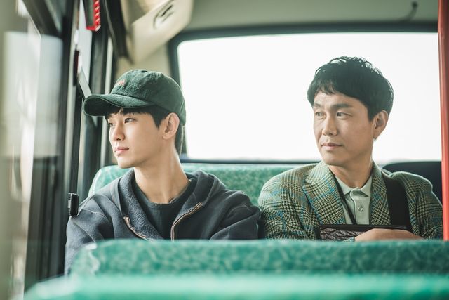 人間離れした美貌！「サイコだけど大丈夫」キム・スヒョン＆ソ・イェジ劇中カット（12枚目）