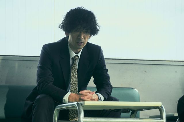 激シブッ！滝藤賢一『さんかく窓の外側は夜』での刑事姿：フォトギャラリー