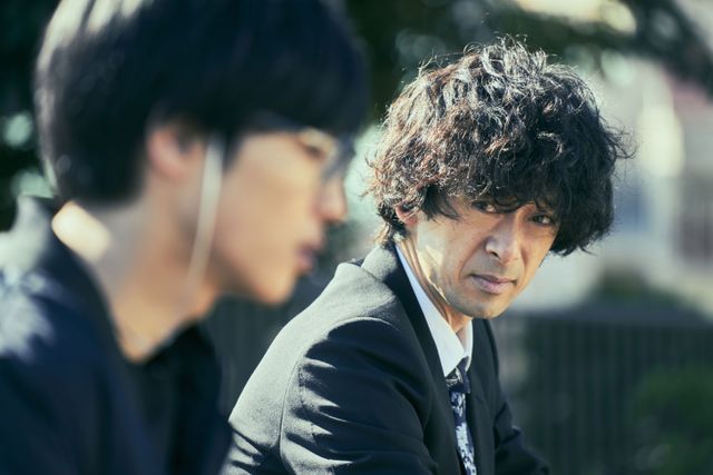 激シブッ！滝藤賢一『さんかく窓の外側は夜』での刑事姿（2枚目）