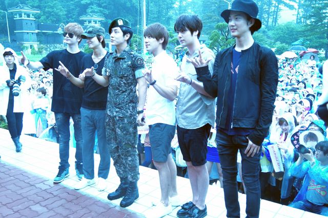 超新星ユナク、除隊式に1,500人余りの韓国内外のファン出迎え＜韓国JPICTURES＞：フォトギャラリー