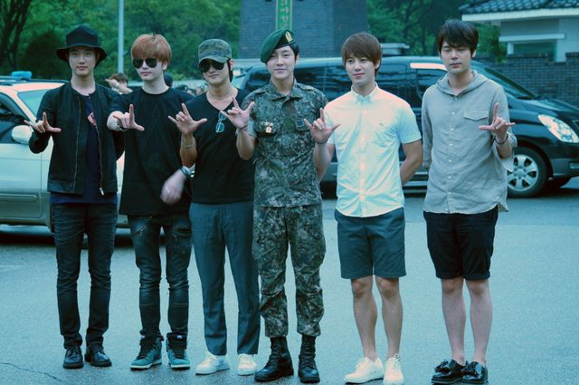 超新星ユナク、除隊式に1,500人余りの韓国内外のファン出迎え＜韓国JPICTURES＞（5枚目）