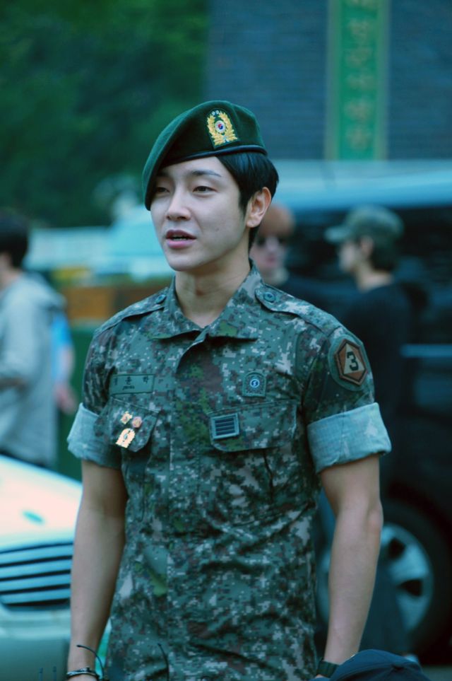 超新星ユナク、除隊式に1,500人余りの韓国内外のファン出迎え＜韓国JPICTURES＞（7枚目）