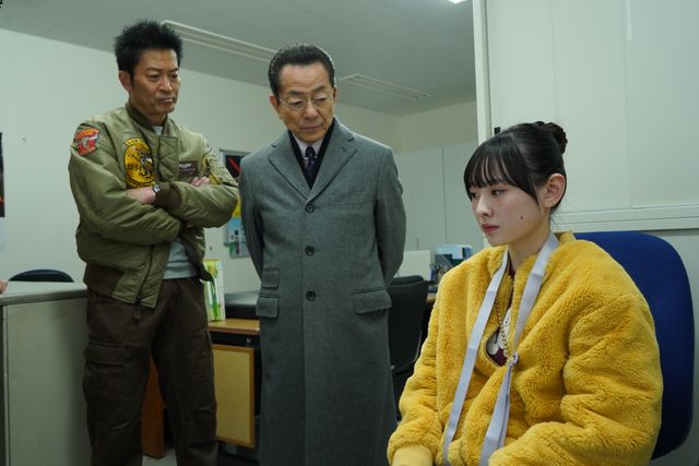 刑事と娘を拉致した犯人の狙いは…「相棒season23」第17話場面カット（8枚目）