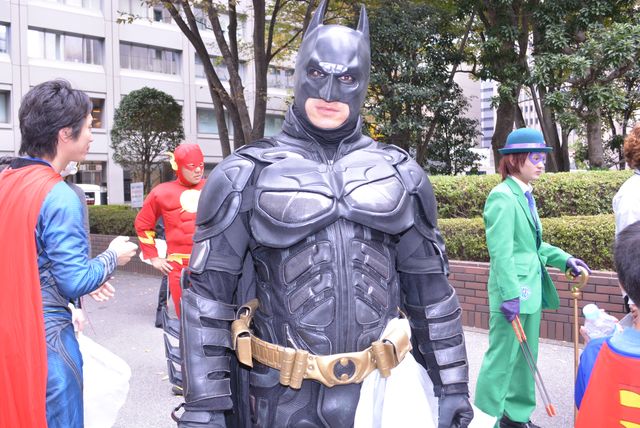 “千葉ットマン”、ハロウィンにゴミ拾い！街行く人たちも大興奮…フォトギャラリー（4枚目）