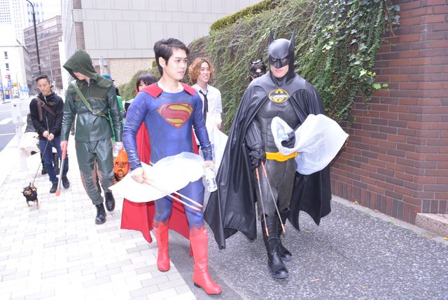 “千葉ットマン”、ハロウィンにゴミ拾い！街行く人たちも大興奮…フォトギャラリー（6枚目）