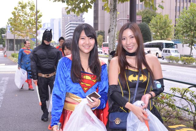 “千葉ットマン”、ハロウィンにゴミ拾い！街行く人たちも大興奮…フォトギャラリー（11枚目）