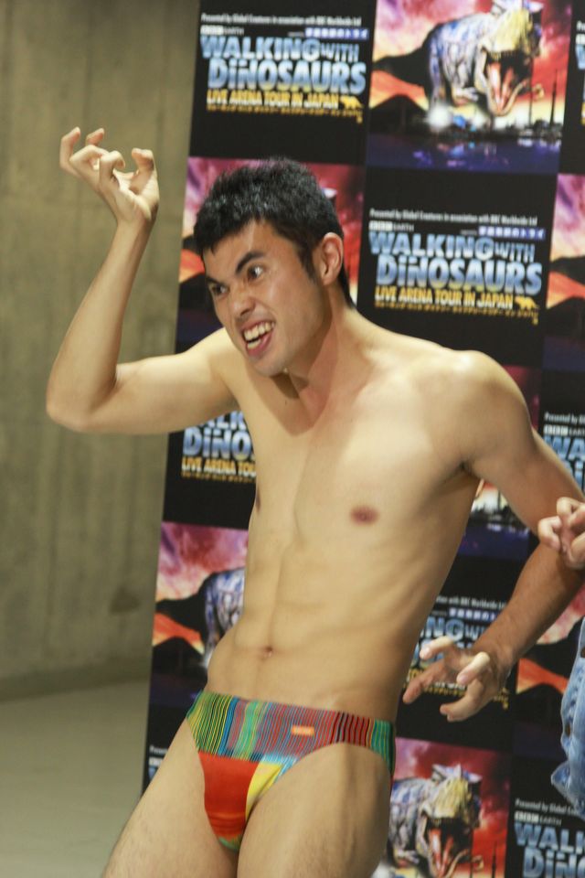 ダンディ坂野、生き残りのコツはこの衣装！フォトギャラリー（13枚目）