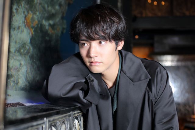 クールな魅力も！赤楚衛二撮りおろしインタビューカット＜6枚＞（5枚目）