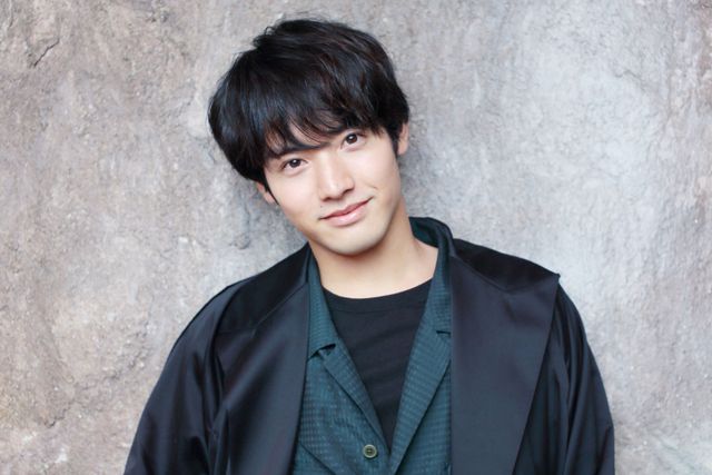 クールな魅力も！赤楚衛二撮りおろしインタビューカット＜6枚＞（6枚目）