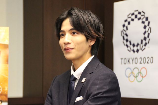 志尊淳のスーツ姿！『走れ！T校バスケット部』スポーツ庁表敬訪問（5枚目）