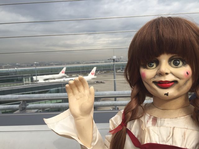 奴がキタ…！アナベル人形初来日フォトギャラリー：フォトギャラリー