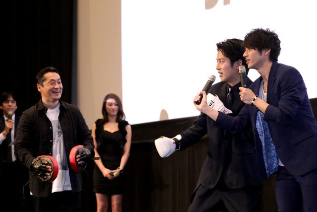 溝端淳平と山田裕貴の語らい……『破裏拳ポリマー』完成披露舞台あいさつフォトギャラリー（2枚目）