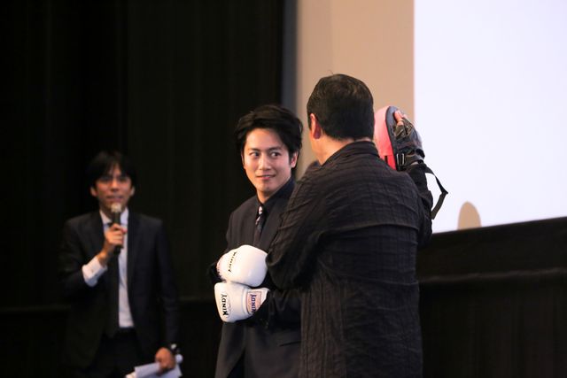 溝端淳平と山田裕貴の語らい……『破裏拳ポリマー』完成披露舞台あいさつフォトギャラリー（4枚目）