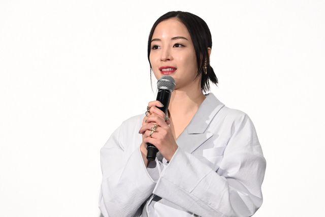 広瀬すず・二階堂ふみ・吉田羊が美麗衣装で魅了！『遠い山なみの光』公開記念舞台挨拶：フォトギャラリー