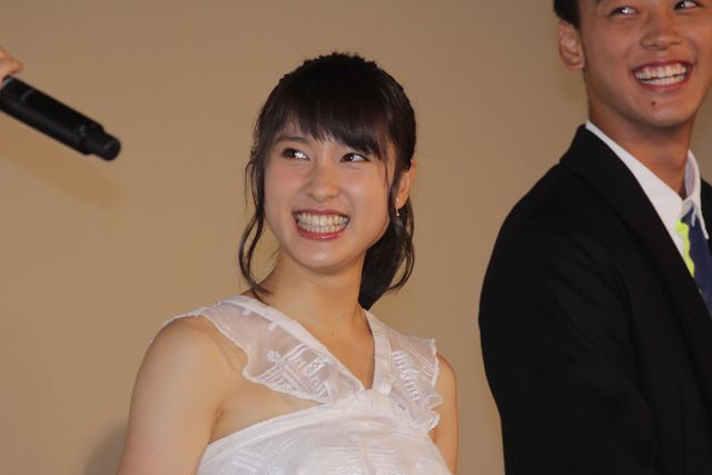 土屋太鳳、さわやかなミニスカートで登場！『青空エール』初日舞台あいさつフォトギャラリー（3枚目）