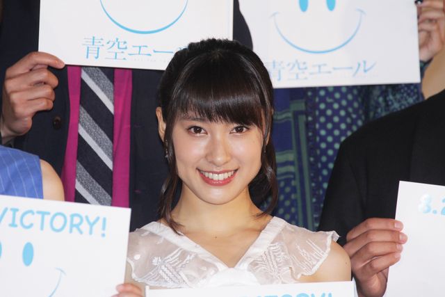 土屋太鳳、さわやかなミニスカートで登場！『青空エール』初日舞台あいさつフォトギャラリー（10枚目）