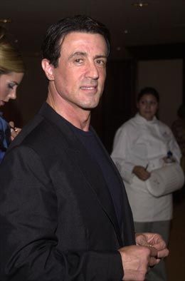 ニコール・キッドマンとストーカー／『ムーラン・ルージュ』プレミア／スタント・アワード／他（2枚目）