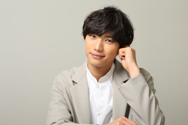 福士蒼汰、クールな表情からにっこり笑顔まで！＜インタビューカット集＞（5枚目）