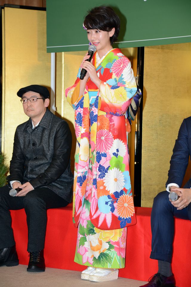 波瑠、あでやかな着物姿で登場！フォトギャラリー：フォトギャラリー