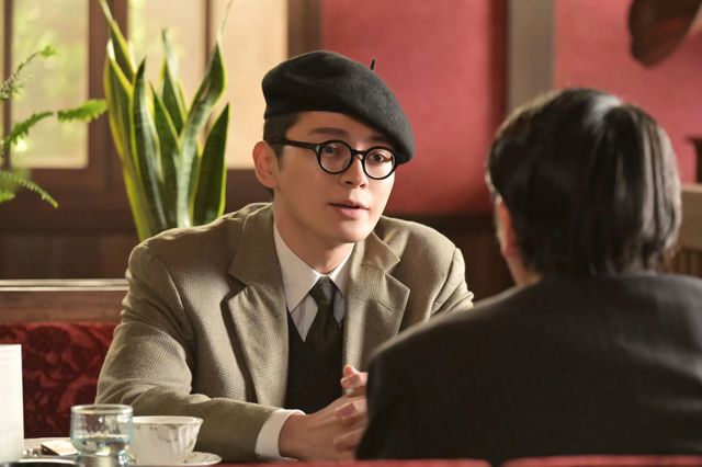 手嶌治虫（眞栄田郷敦）が嵩（北村匠海）に声をかけ…「あんぱん」第19週「勇気の花」第95回：フォトギャラリー