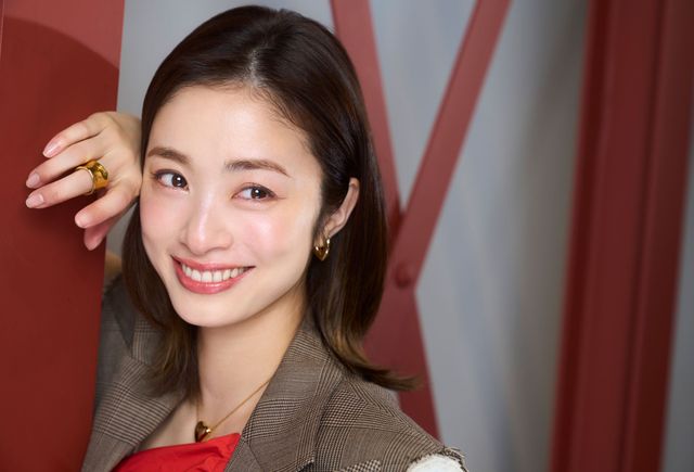 輝く笑顔…！上戸彩【インタビューカット集】：フォトギャラリー