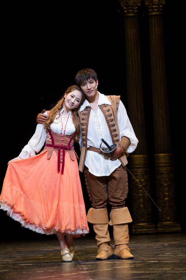 2PMのJun.KとWonder Girlsのイェウン、ミュージカル「三銃士」で熱演!<韓国JPICTURES>