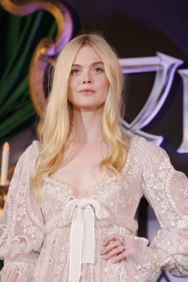 来日中のアンジー＆エル・ファニングが熱心にファンサービス！フォトギャラリー（7枚目）