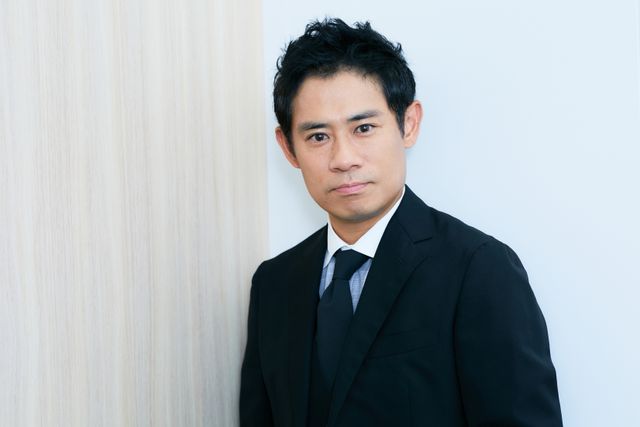 伊藤淳史、『踊る』シリーズ出演は一生の財産！映画『踊る大捜査線 N.E.W.』撮り下ろしカット（4枚目）