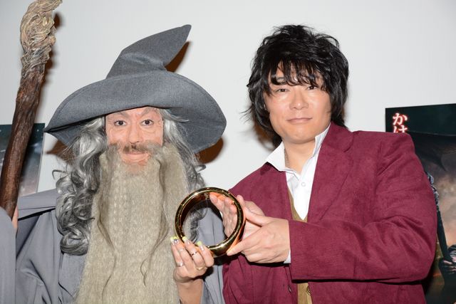 全身ショットも！森川智之のビルボコス一挙公開（6枚目）