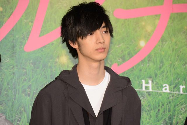 橋本環奈の美しいおみ足！映画『ハルチカ』初日舞台あいさつフォトギャラリー（5枚目）