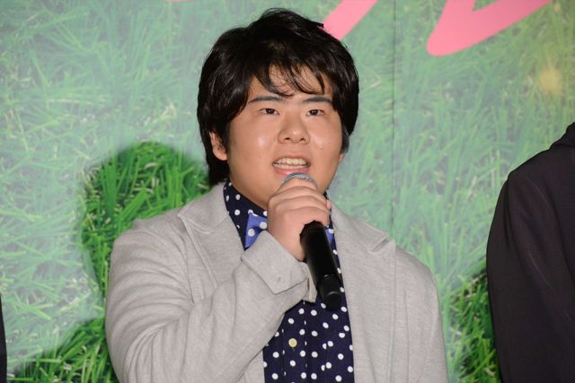 橋本環奈の美しいおみ足！映画『ハルチカ』初日舞台あいさつフォトギャラリー（6枚目）