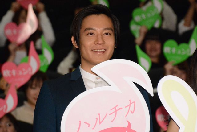 橋本環奈の美しいおみ足！映画『ハルチカ』初日舞台あいさつフォトギャラリー（12枚目）