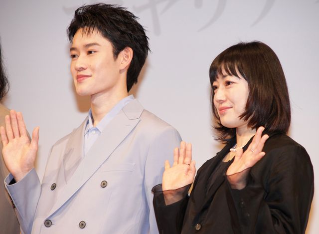 山時聡真と菅野美穂