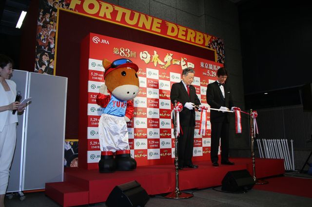 草刈正雄がフォーマルスタイルで登場！「THE DERBY CASTLE」イベント ギャラリー（3枚目）