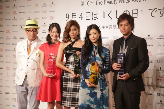 ローラ、肩出しドレスで魅了！授賞式フォトギャラリー（11枚目）