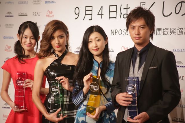 ローラ、肩出しドレスで魅了！授賞式フォトギャラリー（12枚目）