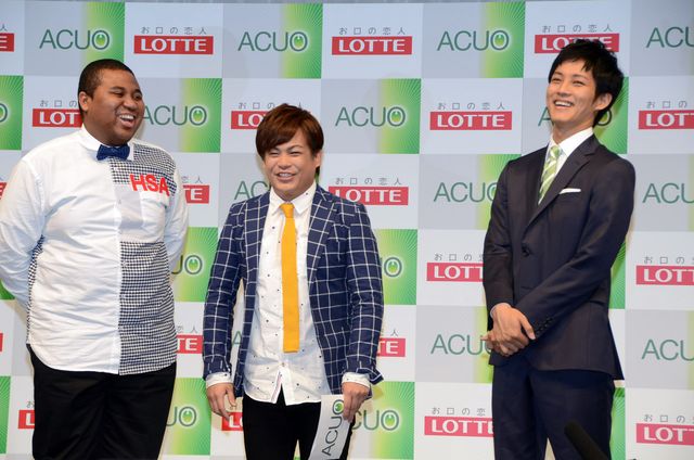 松坂桃李、マテンロウを相手にキスシーンを再現!?フォトギャラリー（9枚目）