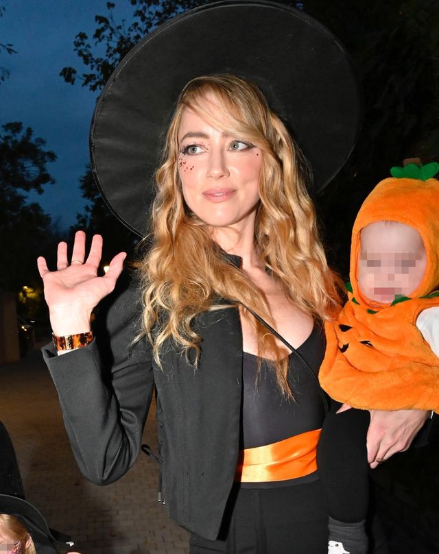 スペインで子供たちとハロウィーンを楽しむアンバー・ハード(昨年撮影)