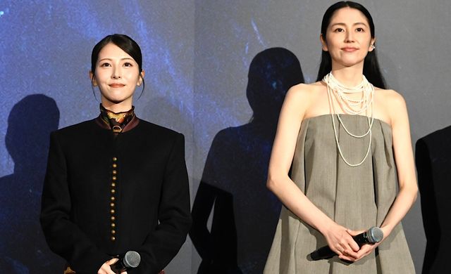隣に並ぶ浜辺美波と長澤まさみ