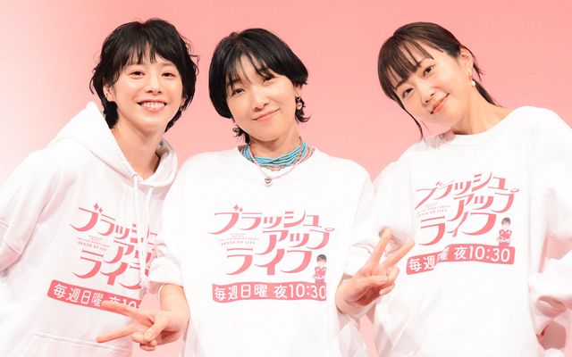 写真はドラマ「ブラッシュアップライフ」制作発表会見での夏帆、安藤サクラ、木南晴夏（2023年撮影）