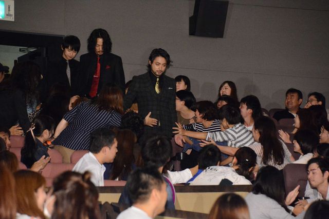 高橋メアリージュン、肌スケドレスでファンを魅了！　画像ギャラリー（6枚目）