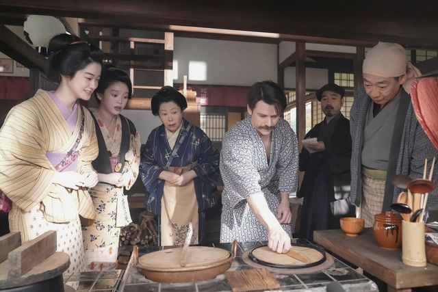 錦織（吉沢亮）はなぜかヘブンに避けられ…「ばけばけ」第5週「ワタシ、ヘブン。マツエ、モ、ヘブン。」第24回（3枚目）