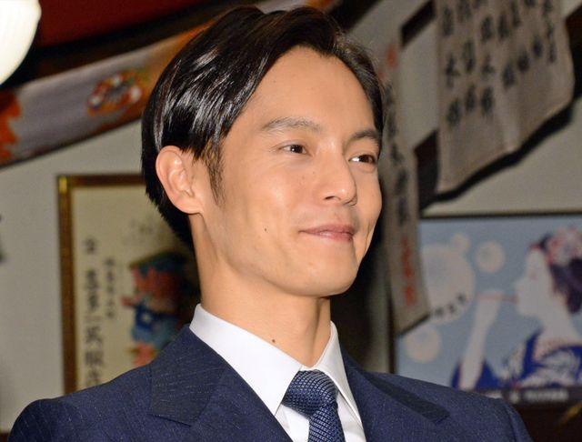 【12枚】窪田正孝＆唐沢寿明、満面の笑顔！朝ドラ「エール」取材会（2枚目）