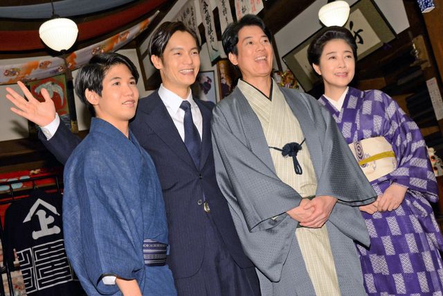 【12枚】窪田正孝＆唐沢寿明、満面の笑顔！朝ドラ「エール」取材会（6枚目）